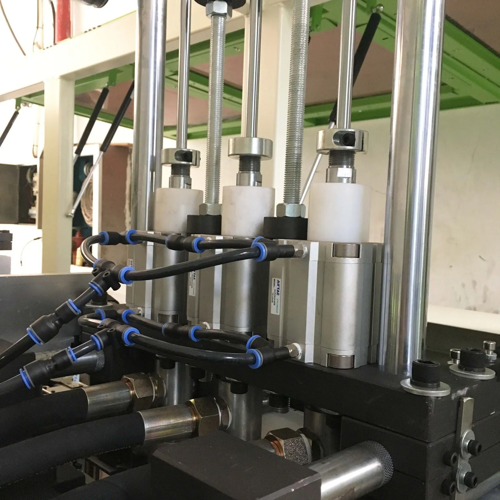 ouge pet bottle blowing machine2.jpg