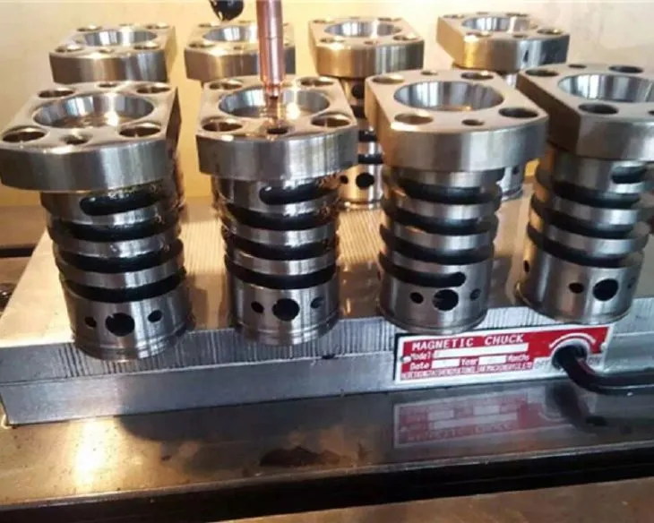 PET-pullon esivalumuotti Hot Runnerilla